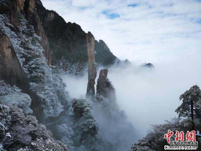 三清山迎来2020年首场冬雪美景。　俞宏虎 摄